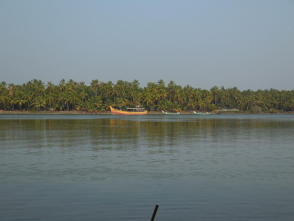 Kanan Beach Resort Nīleshwar Zimmer foto